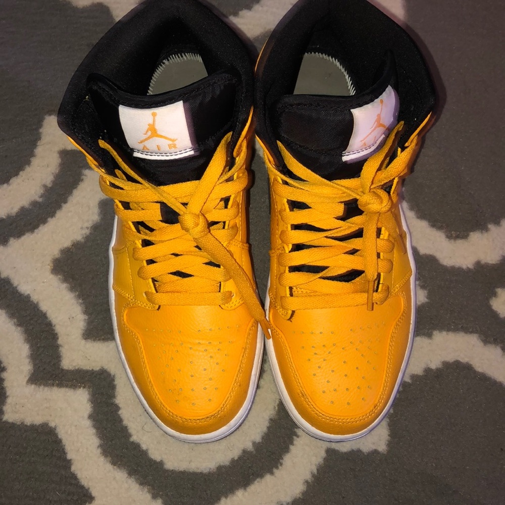Yellow Jordan 8 1/2 men 10 women
